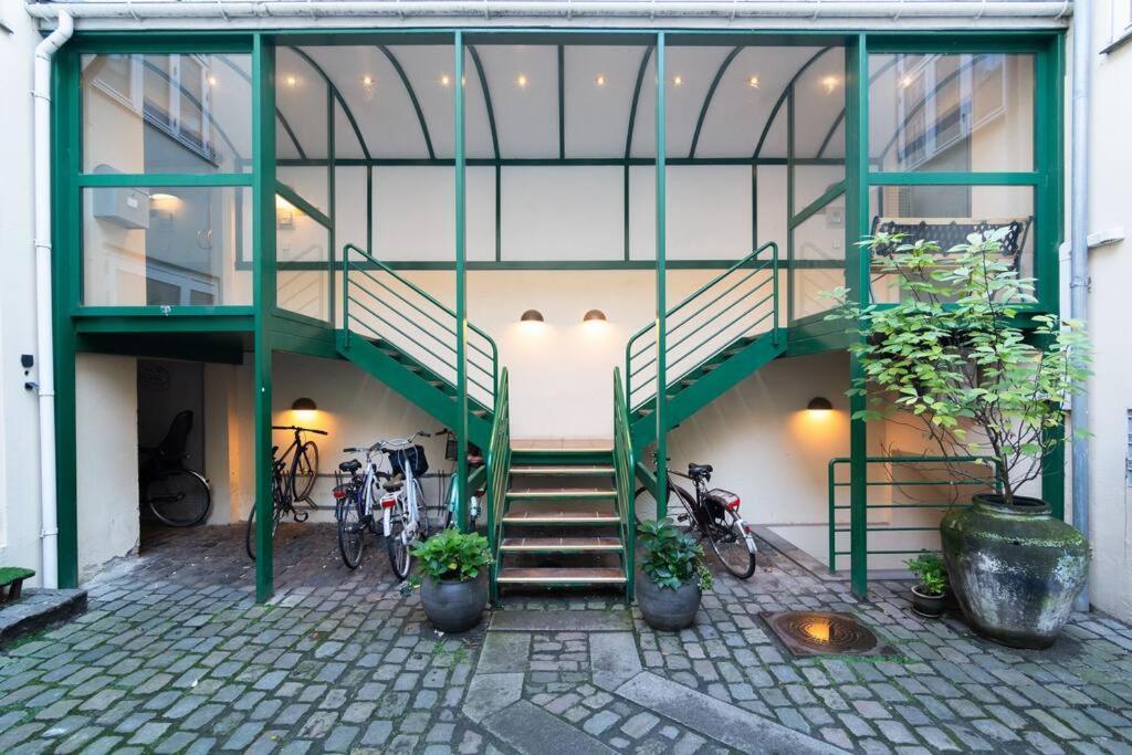 Extravagant-2 Bedrooms-bronze Apartment Copenhagen
